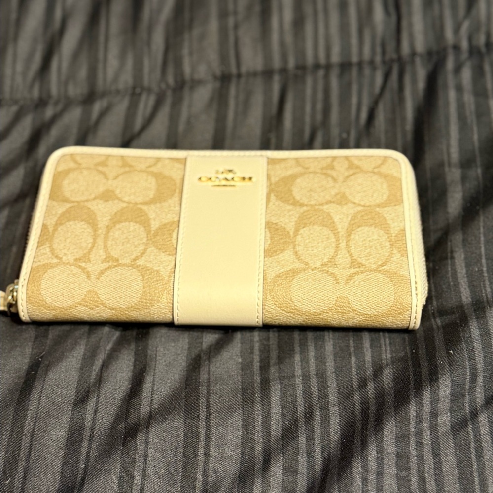 Coach Tan and Cream Signature Wallet
